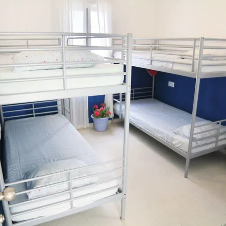 Backpackers * Cadiz